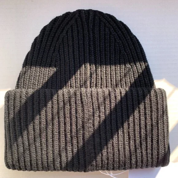 Acne Studios Classic Black Beanie – Timeless Cold Weather Must